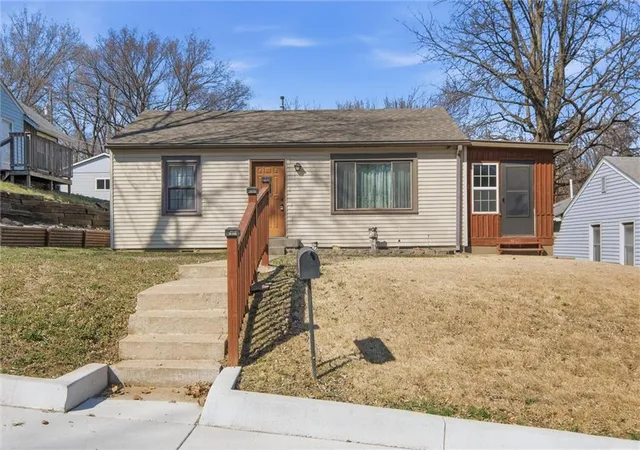Homes for sale in Atchison, KS | 1307 Santa Fe St, Atchison, KS 66002 | MLS# 2605706
