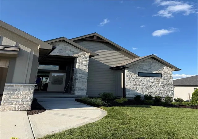 2nd image of 1100 Deer Run Dr, Greenwood, MO 64034 | MLS# 2605753