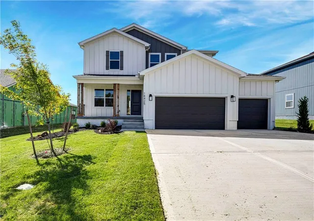 Single family home for sale at 18425 W 195 Street, Spring Hill, KS 66083 | MLS# 2605757