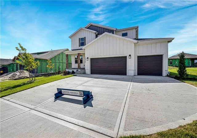 Photo 3 of Single family home for sale at 18425 W 195 Street, Spring Hill, KS 66083 | MLS# 2605757 | Listing updated on 2026-10-04