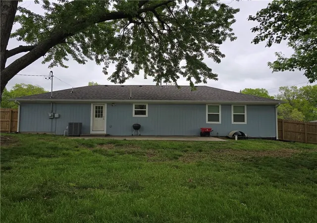 2nd image of 203 Kristine Ave, Clinton, MO 64735 | MLS# 2605793