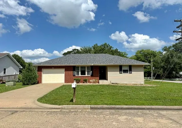 Homes for sale in El Dorado Springs, MO | 1409 Schrock Dr, El Dorado Springs, MO 64744 | MLS# 2605999