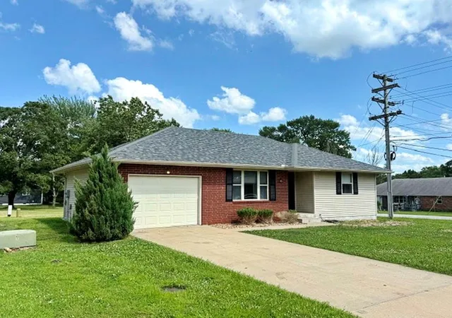 Homes for sale in El Dorado Springs, MO | 1409 Schrock Dr, El Dorado Springs, MO 64744 | MLS# 2605999