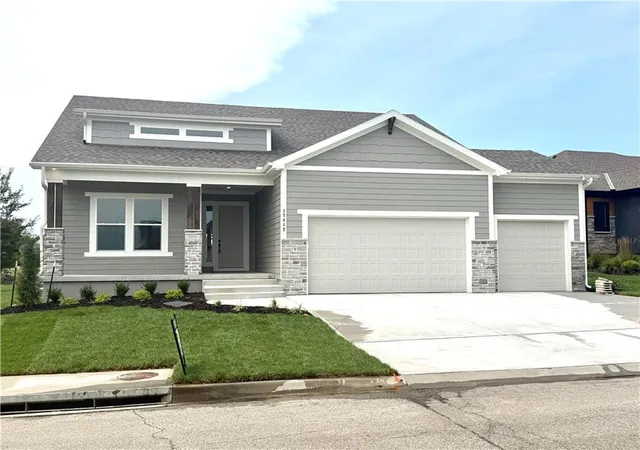 Photo 1 of Single family home for sale at 17412 Richards St, Overland Park, KS 66221 | MLS# 2606017 | Listing updated on 2026-10-09