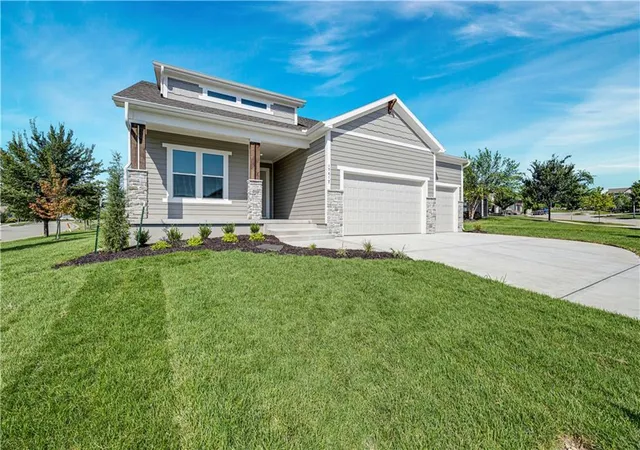 Photo 3 of Single family home for sale at 17412 Richards St, Overland Park, KS 66221 | MLS# 2606017 | Listing updated on 2026-10-09