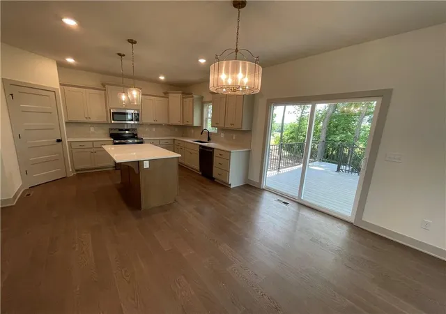 5th image of 1961 Longview Dr, Liberty, MO 64068 | MLS# 2606080