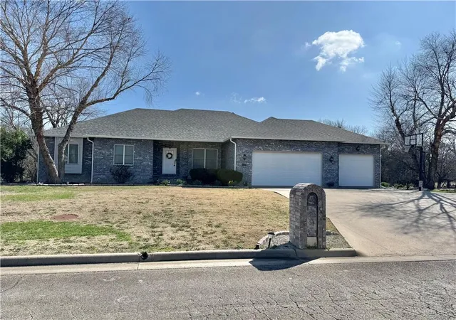 2nd image of 611 Deer Trl, Parsons, KS 67357 | MLS# 2606101