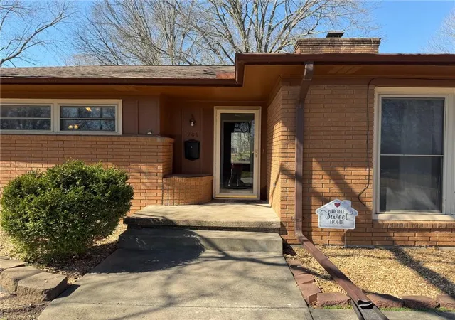 3rd image of 904 N High St, Butler, MO 64730 | MLS# 2606126