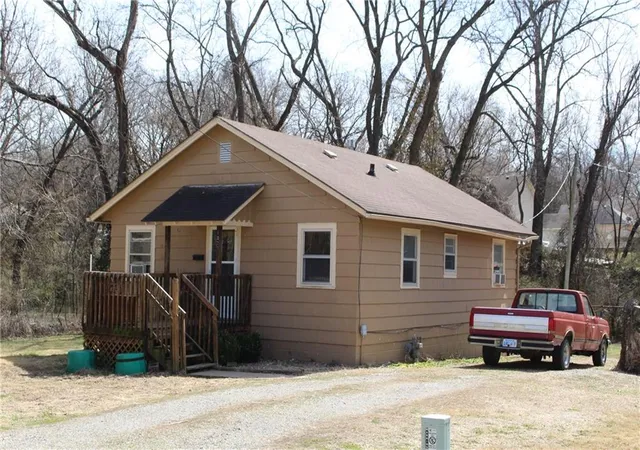 Photo 1 of Sale Pending at 1027 Delaware St, Leavenworth, KS 66048 | MLS# 2606249 | Listing updated on 2026-09-13