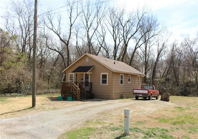 4th image of 1027 Delaware St, Leavenworth, KS 66048 | MLS# 2606249