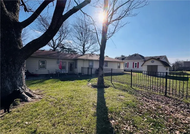 Homes for sale in Garnett, KS | 427 N Oak St, Garnett, KS 66032 | MLS# 2606316