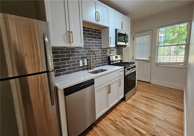 1st image of 1207 W 45th St #2W, Kansas City, MO 64111 | MLS# 2606328