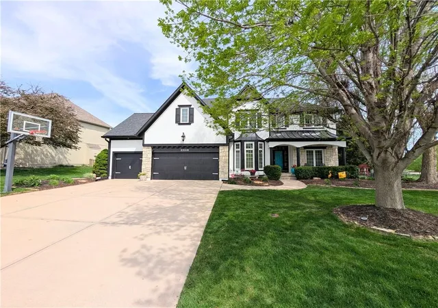 Homes for sale in Shawnee, KS | 22218 W 57th St, Shawnee, KS 66226 | MLS# 2606407