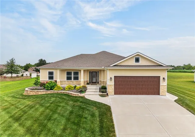 Homes for sale in Lawson, MO | 405 W 10th St, Lawson, MO 64062 | MLS# 2606502