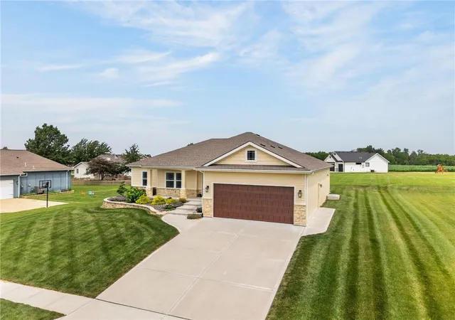 Homes for sale in Lawson, MO | 405 W 10th St, Lawson, MO 64062 | MLS# 2606502