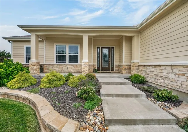 Homes for sale in Lawson, MO | 405 W 10Th St, Lawson, MO 64062 | MLS# 2606502
