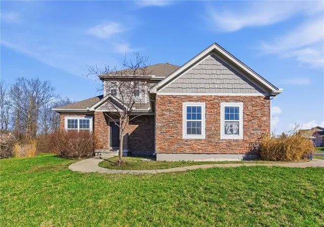 2nd image of 11020 N Jefferson St, Kansas City, MO 64155 | MLS# 2606545