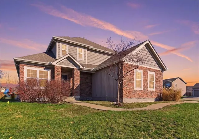 Photo 3 of Sale Pending at 11020 N Jefferson St, Kansas City, MO 64155 | MLS# 2606545 | Listing updated on 2026-10-12