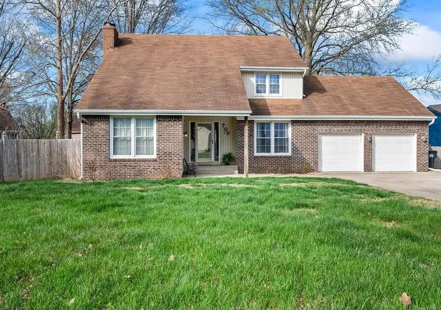 Photo 2 of Sale Pending at 709 Nw 41st Street, Blue Springs, MO 64015 | MLS# 2606568 | Listing updated on 2026-04-14