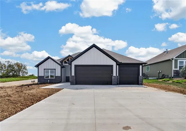 Photo 2 of Single family home for sale at 11109 E 209th Street, Peculiar, MO 64078 | MLS# 2606686 | Listing updated on 2026-09-02