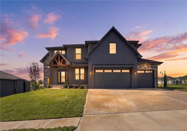 Photo 1 of Single family home for sale at 2700 Ne Crestview St, Grain Valley, MO 64029 | MLS# 2606700 | Listing updated on 2026-10-07