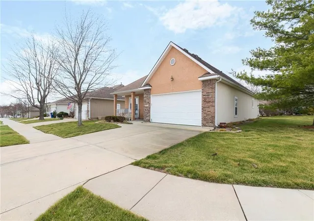 2nd image of 4756 Sw Leafwing Dr, Lees Summit, MO 64082 | MLS# 2606702
