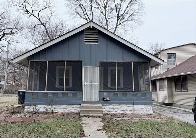 Homes for sale in Kansas City, MO | 2314 E 59 St, Kansas City, MO 64130 | MLS# 2606734