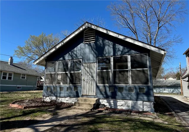 Homes for sale in Kansas City, MO | 2314 E 59 St, Kansas City, MO 64130 | MLS# 2606734