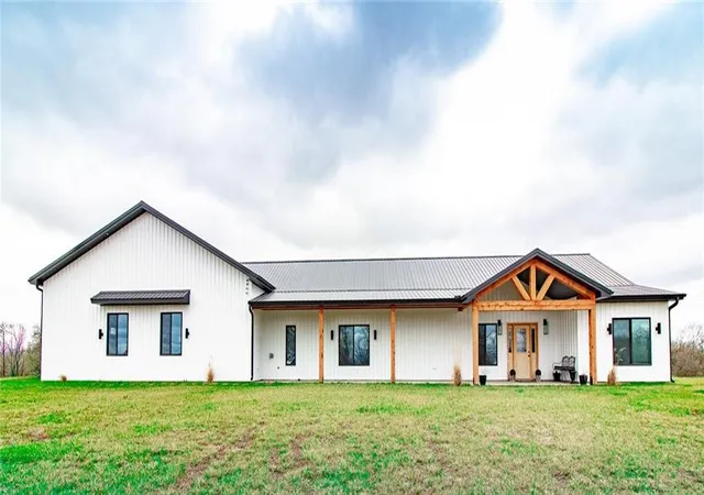1st image of 1050 Ne 175 N/a, Knob Noster, MO 65336 | MLS# 2606808