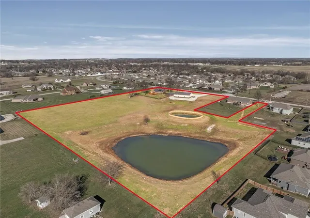 Photo 2 of Single family home for sale at 981 S 9th Street, Odessa, MO 64076 | MLS# 2606810 | Listing updated on 2026-08-27