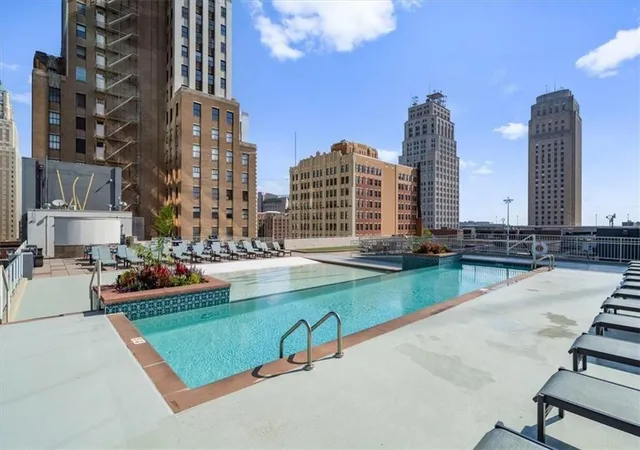 2nd image of 1101 Walnut St, Kansas City, MO 64106