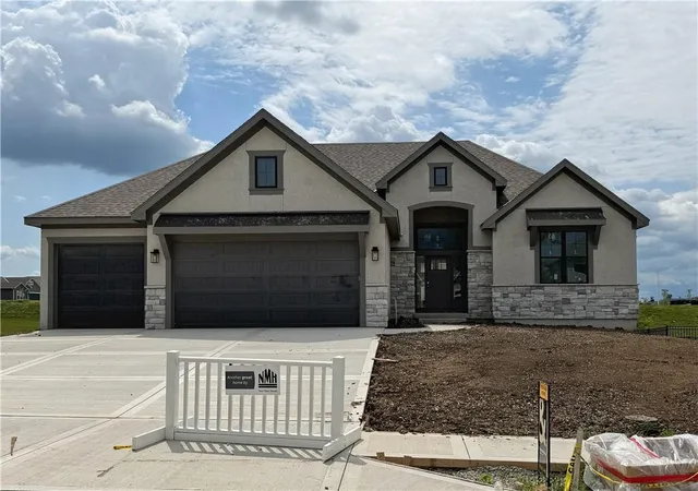 Homes for sale in Kansas City, MO | 10510 N Liberty St, Kansas City, MO 64155 | MLS# 2606913