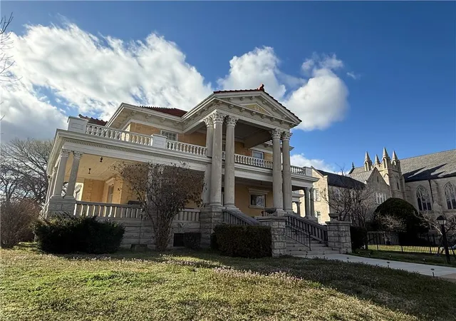 1st image of 215 S 5th St, Independence, KS 67301 | MLS# 2606923