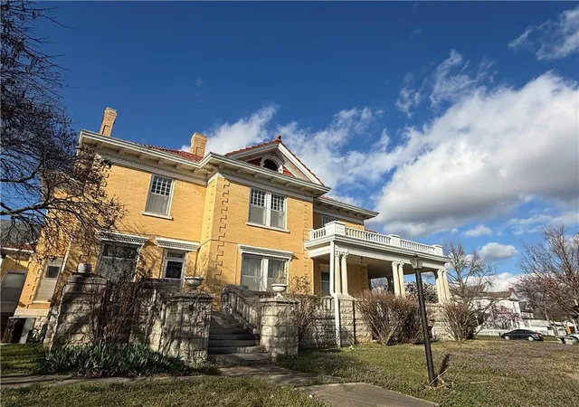 2nd image of 215 S 5th St, Independence, KS 67301 | MLS# 2606923
