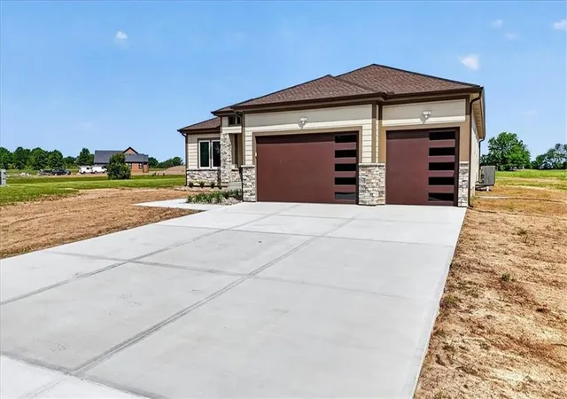 Homes for sale in Adrian, MO | 422 Ne Lakota Dr, Adrian, MO 64720 | MLS# 2606953