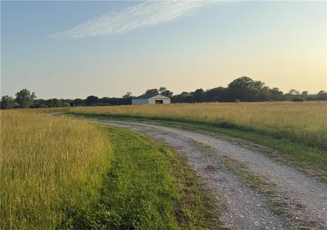 1st image of 15820 Short Ln, Smithville, MO 64089 | MLS# 2606980