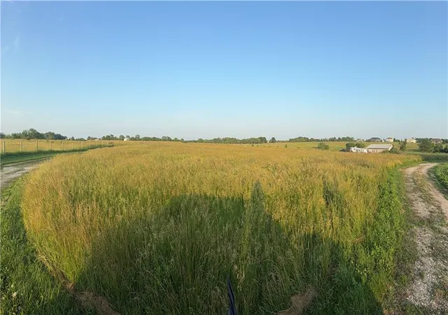 2nd image of 15820 Short Ln, Smithville, MO 64089 | MLS# 2606980