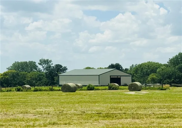 3rd image of 15820 Short Ln, Smithville, MO 64089 | MLS# 2606980