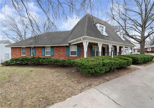 3rd image of 11415 Minor Dr, Kansas City, MO 64114 | MLS# 2607072