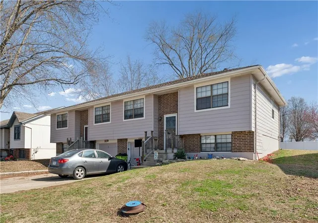 Photo 1 of Sale Pending at 109 111 Brookridge Dr, Harrisonville, MO 64701 | MLS# 2607078 | Listing updated on 2026-09-19