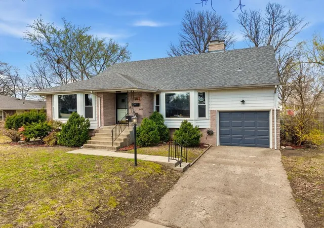 3rd image of 911 Euclid Blvd, Carthage, MO 64836 | MLS# 2607110