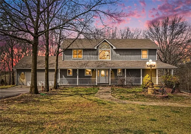 1st image of 17251 Hollingsworth Rd, Basehor, KS 66007 | MLS# 2607157