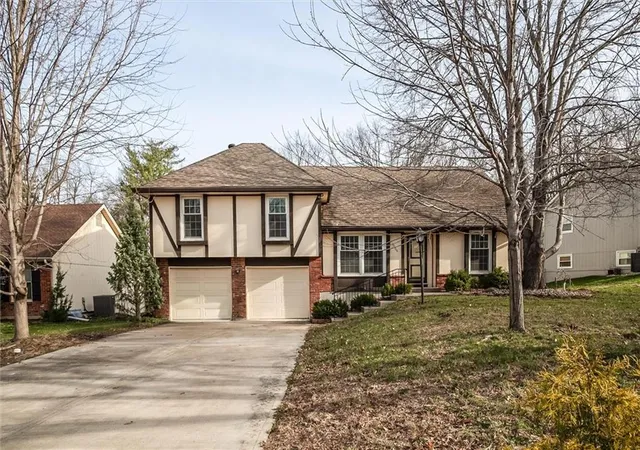1st image of 10106 Nw Mirror Lake Dr, Kansas City, MO 64152 | MLS# 2607166