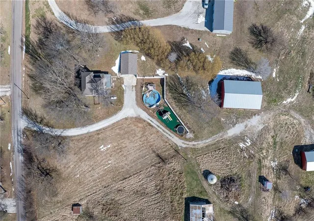 3rd image of 9133 Se 40Th Rd, Saint Joseph, MO 64507 | MLS# 2607276