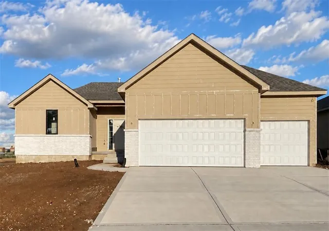 Single family home for sale at 19317 Skyview Ln, Spring Hill, KS 66083 | MLS# 2607349