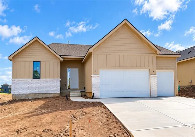 Photo 2 of Single family home for sale at 19317 Skyview Ln, Spring Hill, KS 66083 | MLS# 2607349 | Listing updated on 2026-10-18