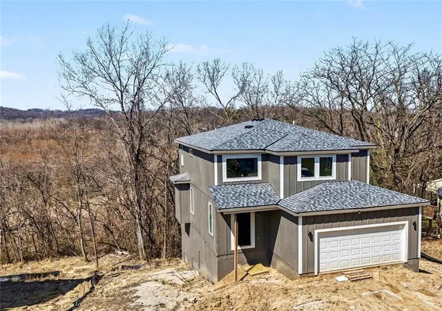 Photo 2 of Single family home for sale at 5516 Nw Verlin Dr, Kansas City, MO 64152 | MLS# 2607369 | Listing updated on 2026-04-27