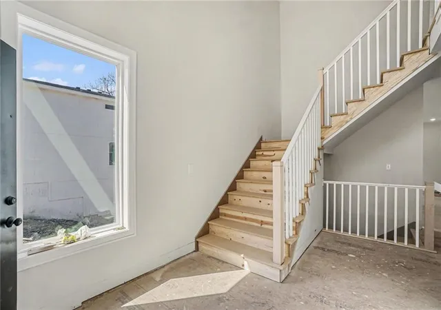 Photo 3 of Single family home for sale at 5516 Nw Verlin Dr, Kansas City, MO 64152 | MLS# 2607369 | Listing updated on 2026-04-27