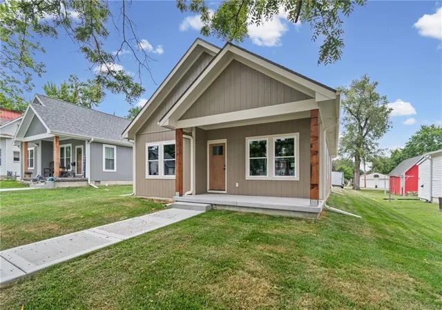 3rd image of 314 W 4Th St, Cameron, MO 64429 | MLS# 2607403