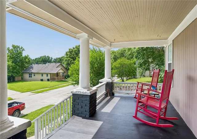 3rd image of 3634 Wayne Ave, Kansas, MO 64109 | MLS# 2607447